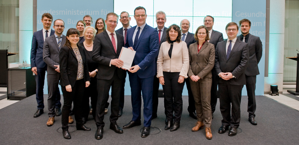 Gruppenbild Minister Spahn mit KOMV (Bildquelle: BMG/Schinkel) Gruppenbild Minister Spahn mit KOMV (Bildqulle: BMG/Schinkel)