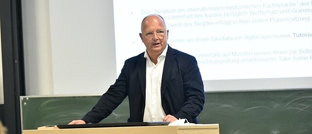 Univ.-Prof. Dr. Norbert W. Paul, M.A.