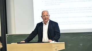 Univ.-Prof. Dr. Norbert W. Paul, M.A.