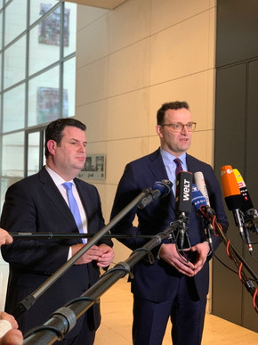 Bundesgesundheitsminister Jens Spahn und Bundesarbeitsminister Hubertus Heil beim Statement