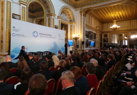 Foto: Minister Gröhe bei seiner Rede auf dem Patient Safety Summit