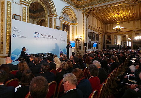 Foto: Minister Gröhe bei seiner Rede auf dem Patient Safety Summit