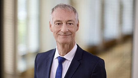 Portraitfoto im Querformat von St Christian Luft