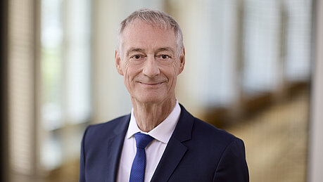Portraitfoto im Querformat von St Christian Luft