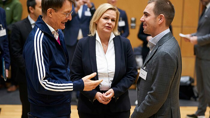 Sportministerin Nancy Faeser und Gesundheitsminister Karl Lauterbach beim Bewegungsgipfel in Berlin am 13.12.2022