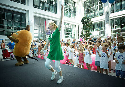 Die WDR-Maus mit Singa.