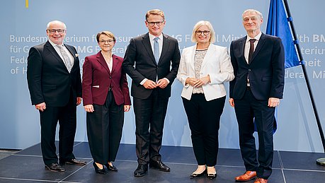Bundesgesundheitsminister Dr. Carsten Linnemann mit seinen (Parlemantarischen) Staatssekretären