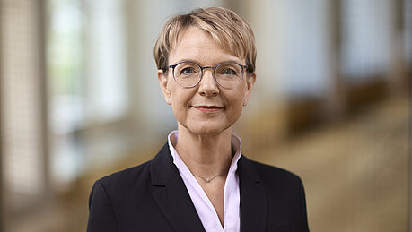 Portraitfoto im Querformat von Stin Katja Kohfeld