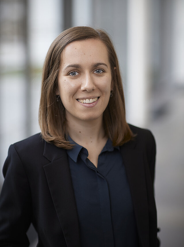 Portrait der BMG Pressereferentin Kira Nübel