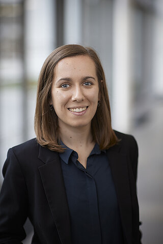 Portrait der BMG Pressereferentin Kira Nübel