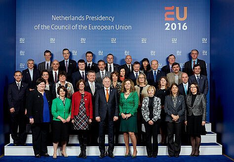 Foto: Gruppenfoto der teilnehmenden Ministerinnen und Minister