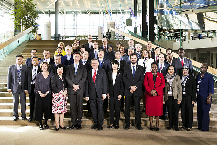 Gruppenfoto auf einer Treppe im Congress Center in Bonn