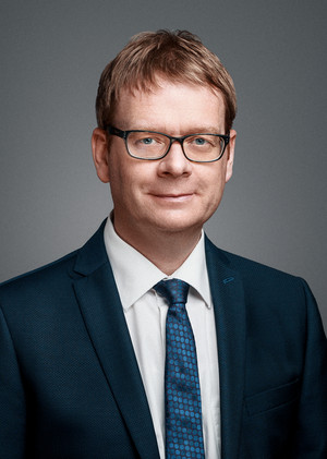 Portrait vom Parlamentarischen Staatssekretär Dr. Thomas Gebhart im Hochformat (Bildquelle: BMG) Portrait vom Parlamentarischen Staatssekretär Dr. Thomas Gebhart im Hochformat