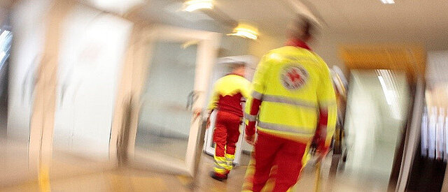Rettungssanitäter in der Notaufnahme - Entwicklung smarter Notfall-Algorithmen durch erklärbare KI-Verfahren