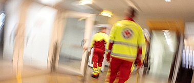 Rettungssanitäter in der Notaufnahme - Entwicklung smarter Notfall-Algorithmen durch erklärbare KI-Verfahren