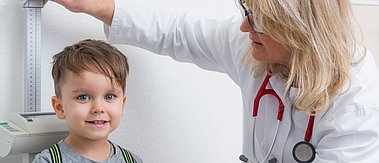 Kind beim Arzt