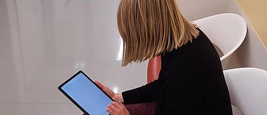 Besser mit als ohne App? Symptom Checker Apps in der notfallmedizinischen Akutversorgung (AkuSym)
