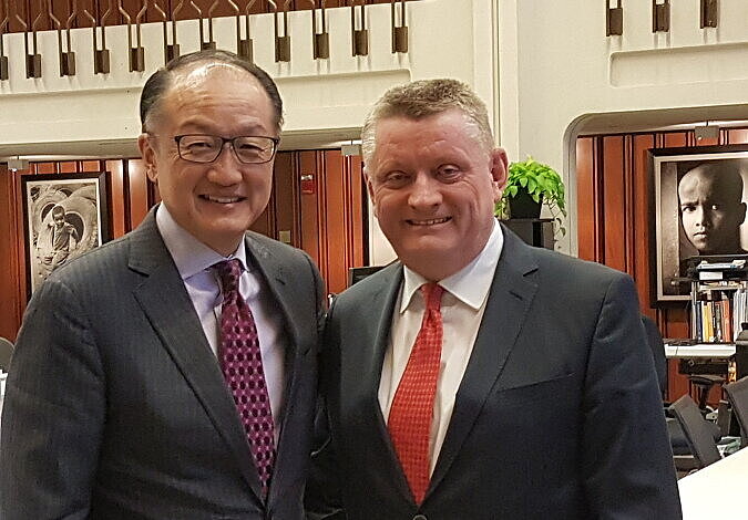 Foto: Minister Gröhe mit Weltbank-Präsident Dr. Jim Yong Kim