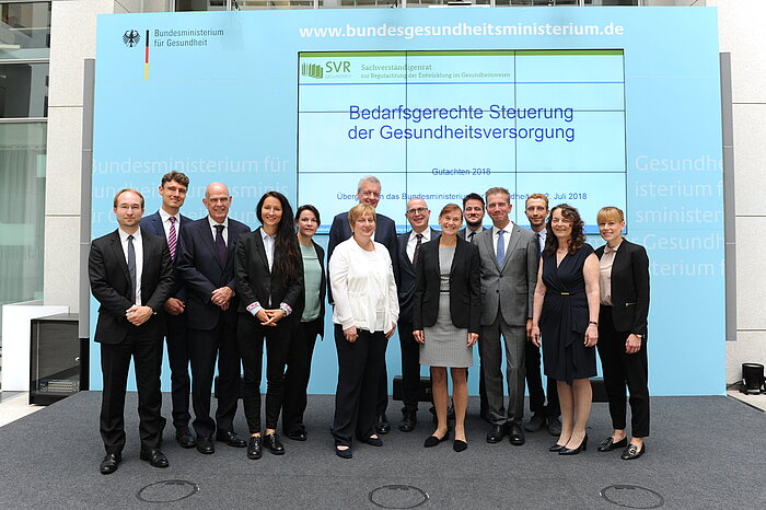 Gruppenfoto Sachverständigenrat zur Begutachtung der Entwicklung im Gesundheitswesen und Projektgruppe