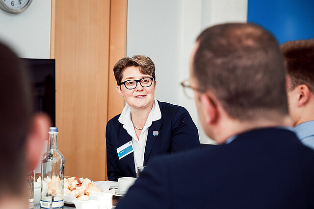 Anja König im Gespräch mit Bundesgesundheitsminister Jens Spahn