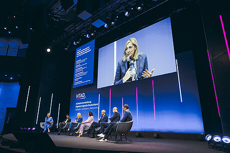 Bundesgesundheitsministerin Nina Warken spricht bei der Auftaktveranstaltung Hightech Agenda Deutschland