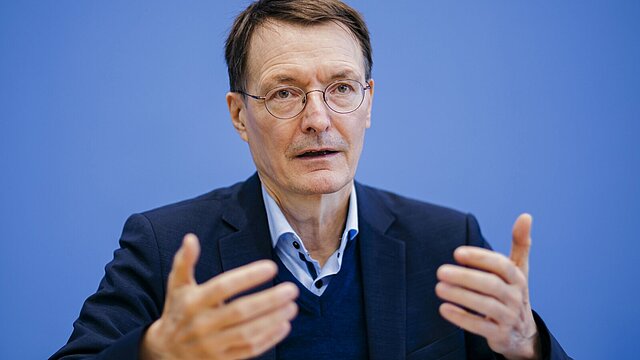 Bundesgesundheitsminister Prof. Karl Lauterbach im Gespräch