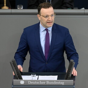 Bundesgesundheitsminister Jens Spahn redet im Bundestag