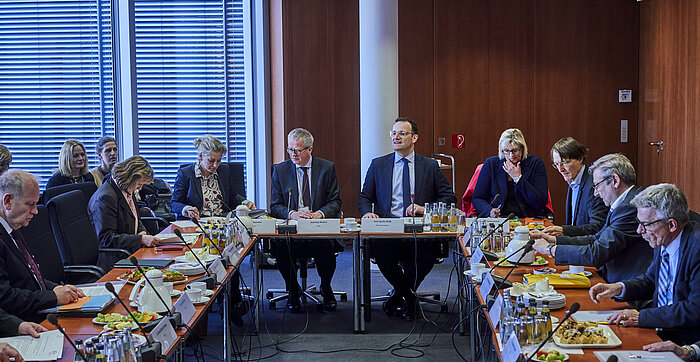 Bundesgesundheitsminister Jens Spahn im Gespräch