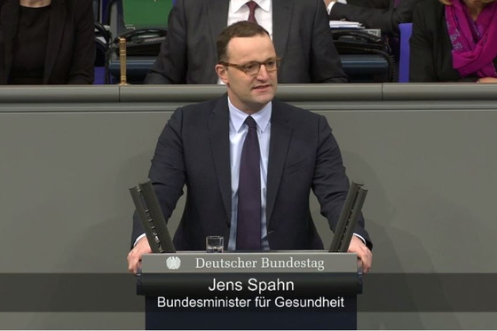 Bundesgesundheitsminister Jens Spahn redet im Bundestag