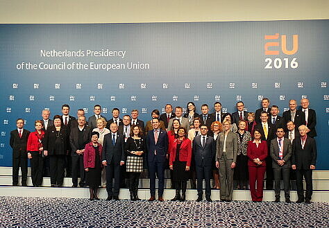 Foto: Gruppenfoto der EU-Ministerkonferenz zu Antibiotika-Resistenzen