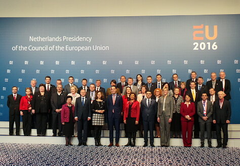 Foto: Gruppenfoto der EU-Ministerkonferenz zu Antibiotika-Resistenzen