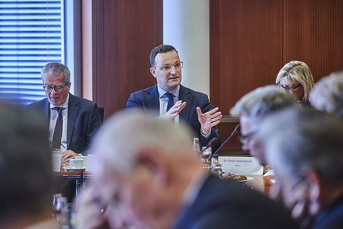 Bundesgesundheitsminister Jens Spahn im Gespräch