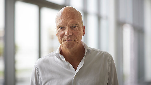 Portraitfoto von Pressesprecher Hanno Kautz