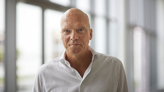 Portraitfoto von Pressesprecher Hanno Kautz