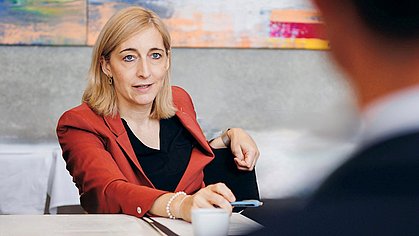Bundesgesundheitsministerin Nina Warken im Gespräch