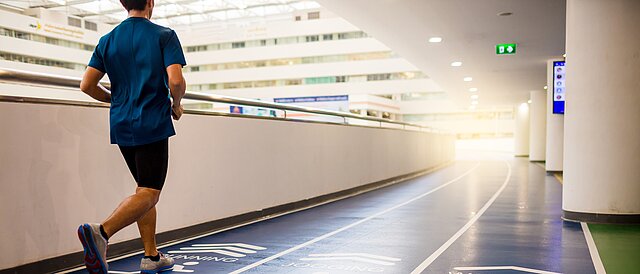 Symbolbild Jogger - Systematische Aufbereitung, Analyse und Kommunikation von den Orten und der Motivation für Bewegung sowie den Bedarfen von Multiplikatorinnen und Multiplikatoren der Bewegungsförderung (KOMM)