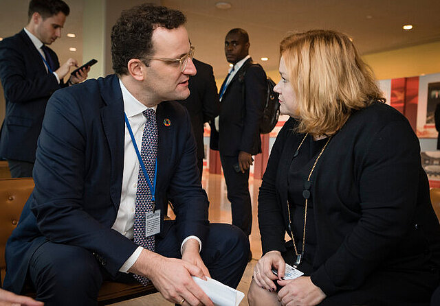 Bundesgesundheitsminister Jens Spahn im Gespräch mit der finnischen Familienministerin Krista Kiuru