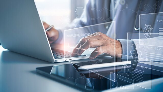 Arzt am Rechner - Krebsregisterdaten zusammenführen und intelligent nutzen