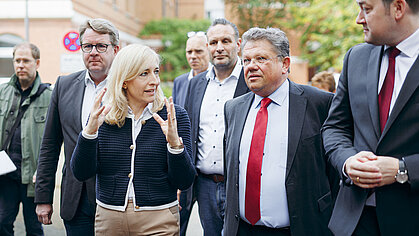 Bundesgesundheitsminsiterin Nina Warken bei ihrem Klinikbesuch in Braunschweig am 16.07.2025