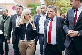 Bundesgesundheitsminsiterin Nina Warken bei ihrem Klinikbesuch in Braunschweig am 16.07.2025
