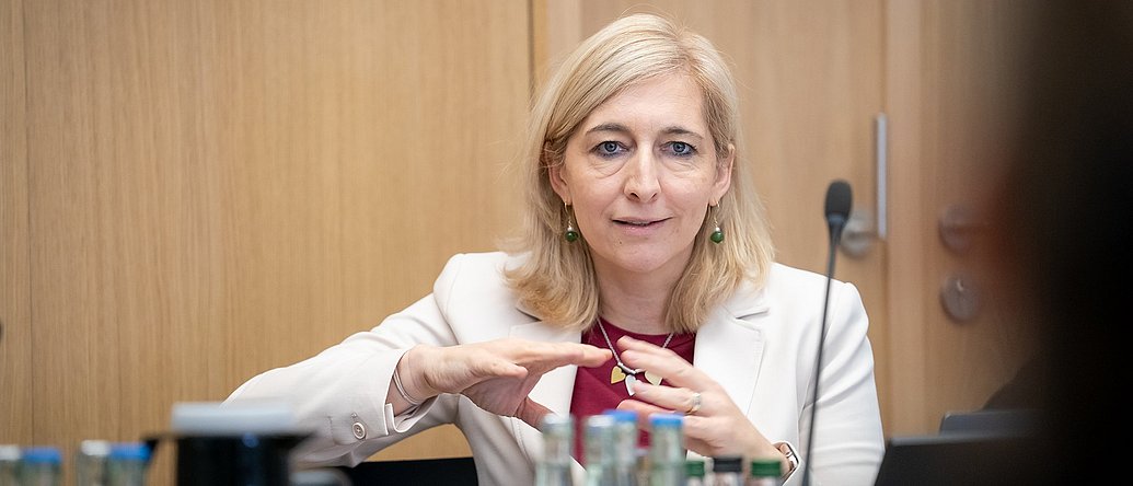 Bundesgesundheitsministerin Nina Warken im Gespräch