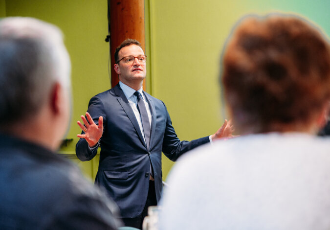 Bundesgesundheitsminister Jens Spahn im Dialog mit Bürgern in Drebkau