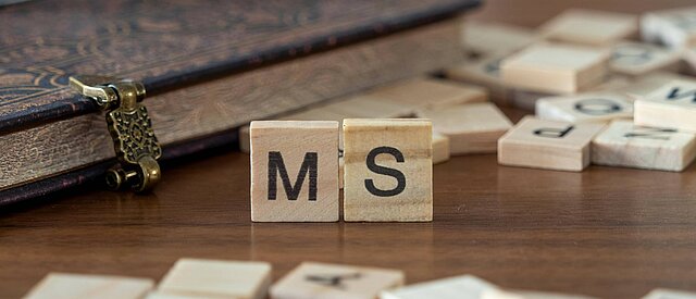 Buchstaben "MS"