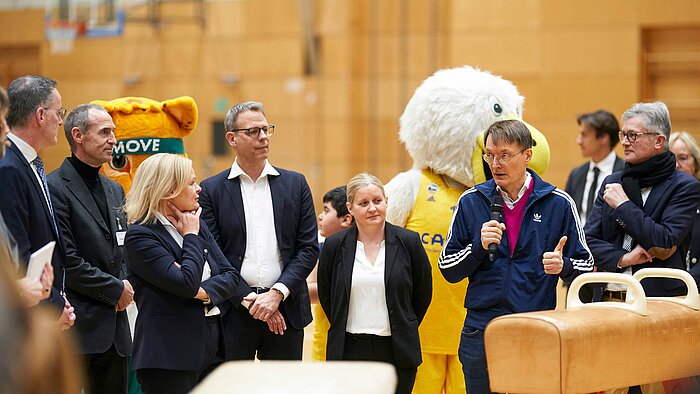 Sportministerin Nancy Faeser und Gesundheitsminister Karl Lauterbach beim Bewegungsgipfel in Berlin am 13.12.2022