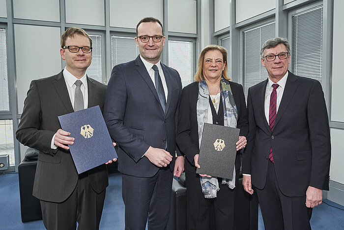 Foto: Bundesgesundheitsminister Jens Spahn mit den neuen Parlamentarischen Staatssekretären Sabine Weiss und Dr. Thomas Gebhart und dem beamteten Staatssekretär Lutz Stroppe