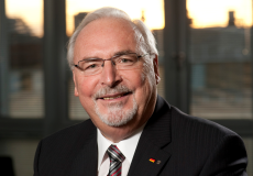 Portrait Patientenbeauftragter der Bundesregierung Wolfgang Zöller