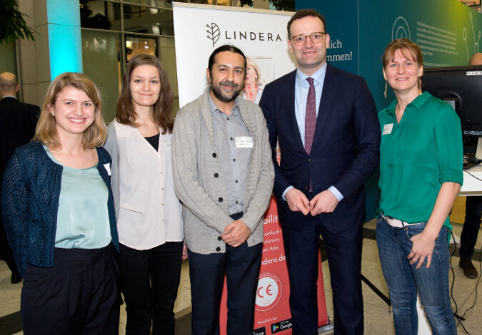 Bundesgesundheitsminister Jens Spahn mit dem Start-up-Unternehmen Lindera