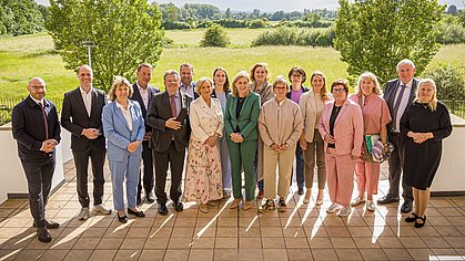 Nina Warken mit den Gesundheitsministern/-innen der Bundesländer auf der Gesundheitsministerkonferenz (GMK) 2026 in Hannover