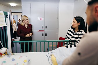 Bundesgesundheitsminsiterin Nina Warken bei ihrem Besuch des Universitätsklinikums Tübingen am 27.09.2025