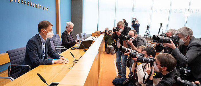 Bundesgesundheitsminister Prof. Karl Lauterbach spricht vor der Bundespressekonferenz